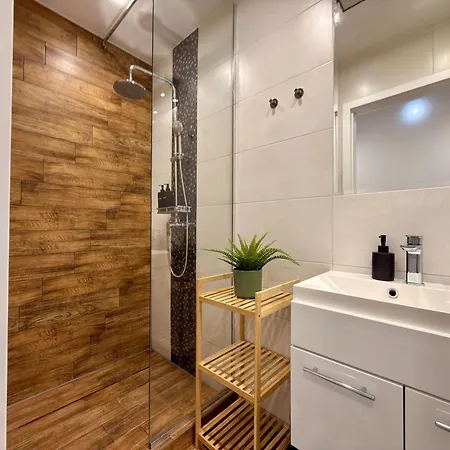 Prime Kazimierz Retreat 3br - Walk To Old Town 아파트 크라쿠프